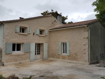 Façade enduite au béton après à côté de Lesparre-Médoc en Gironde 33